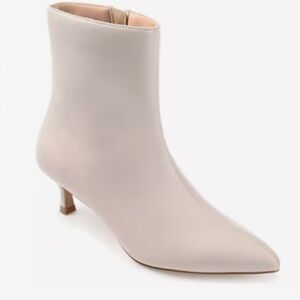 Journee Arely Bootie new size 10 kitten heel pointed toe zip up chic boot